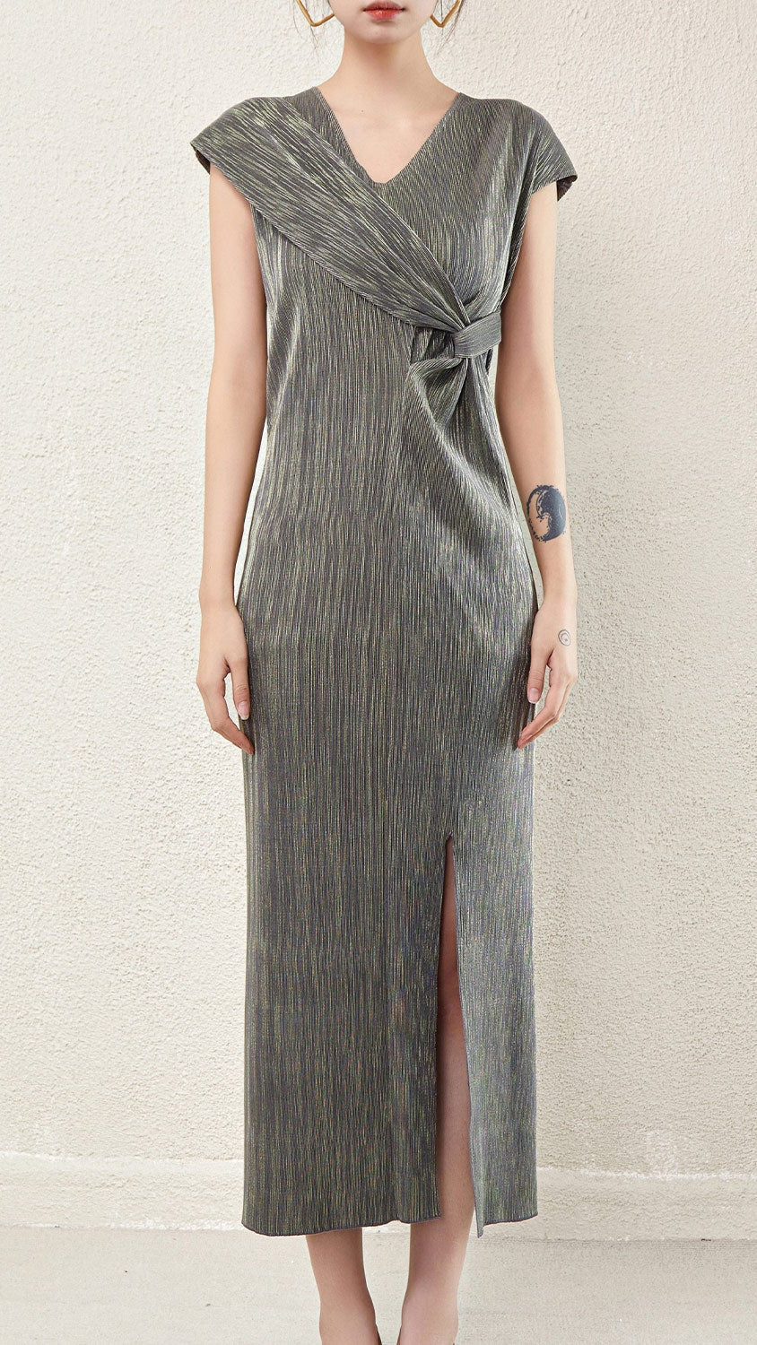 Plus-Size Pleated Dress Style Guide