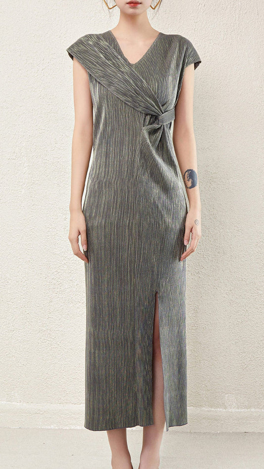 Plus-Size Pleated Dress Style Guide