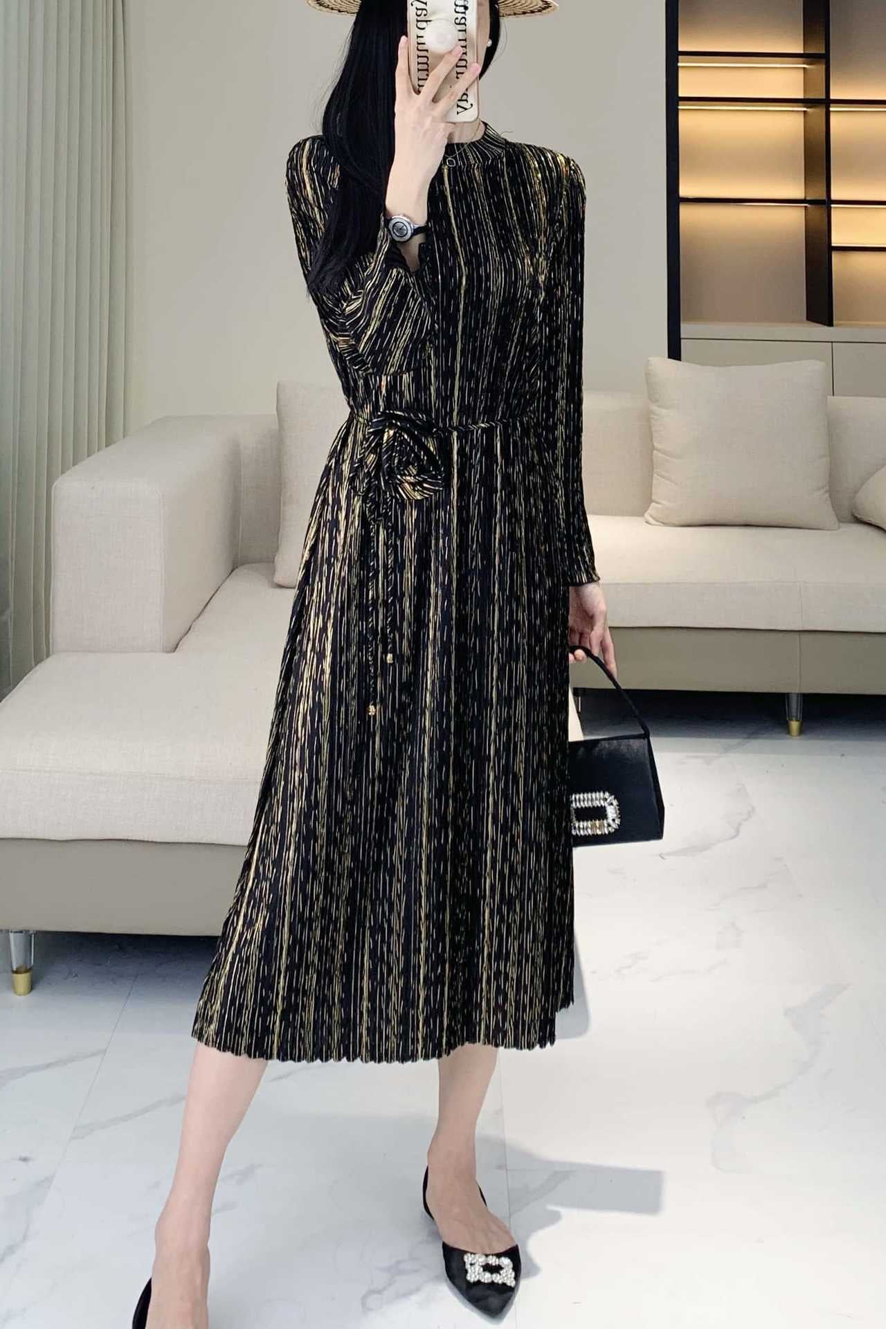 Women’s Pleated Midi Dress – Autumn Foil Print Plus-Size Slimming Style