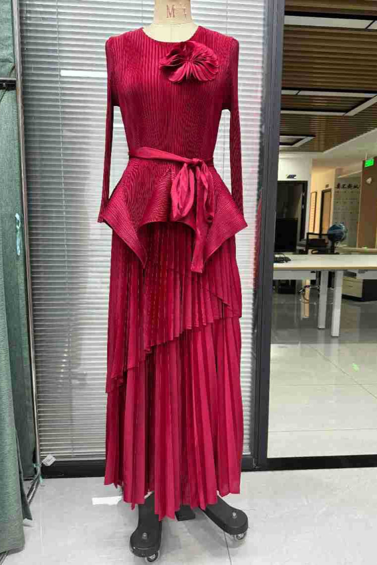 Pleats Art Style Two-Piece Set – Irregular Pleated Swing Skirt with Lace-Up Top