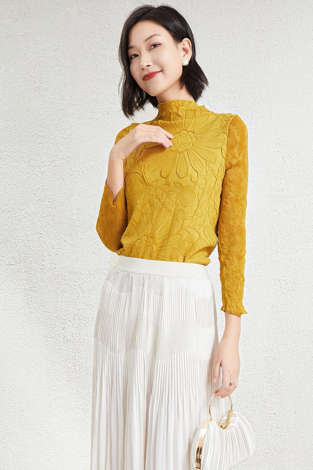 Pleated Chiffon Half-Turtleneck Top with Lace Detail – Elegant Women’s Blouse