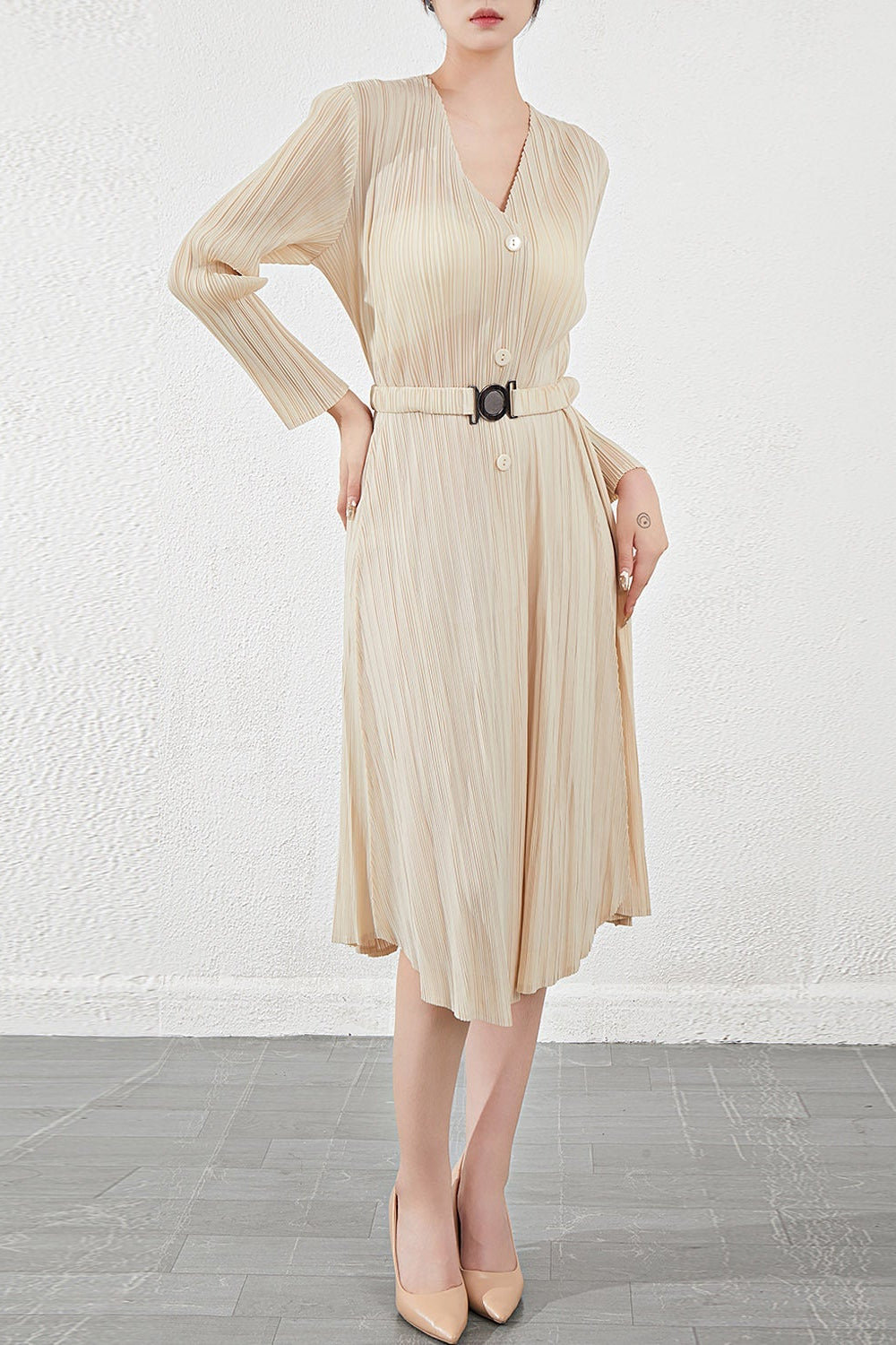 Pleated V-Neck Long Sleeve Maxi Dress – Elegant Women’s Outfit