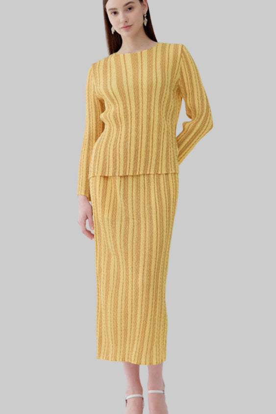 Pleated Striped Top and Slim Skirt Set – Elegant Two-Piece Women’s Outfit