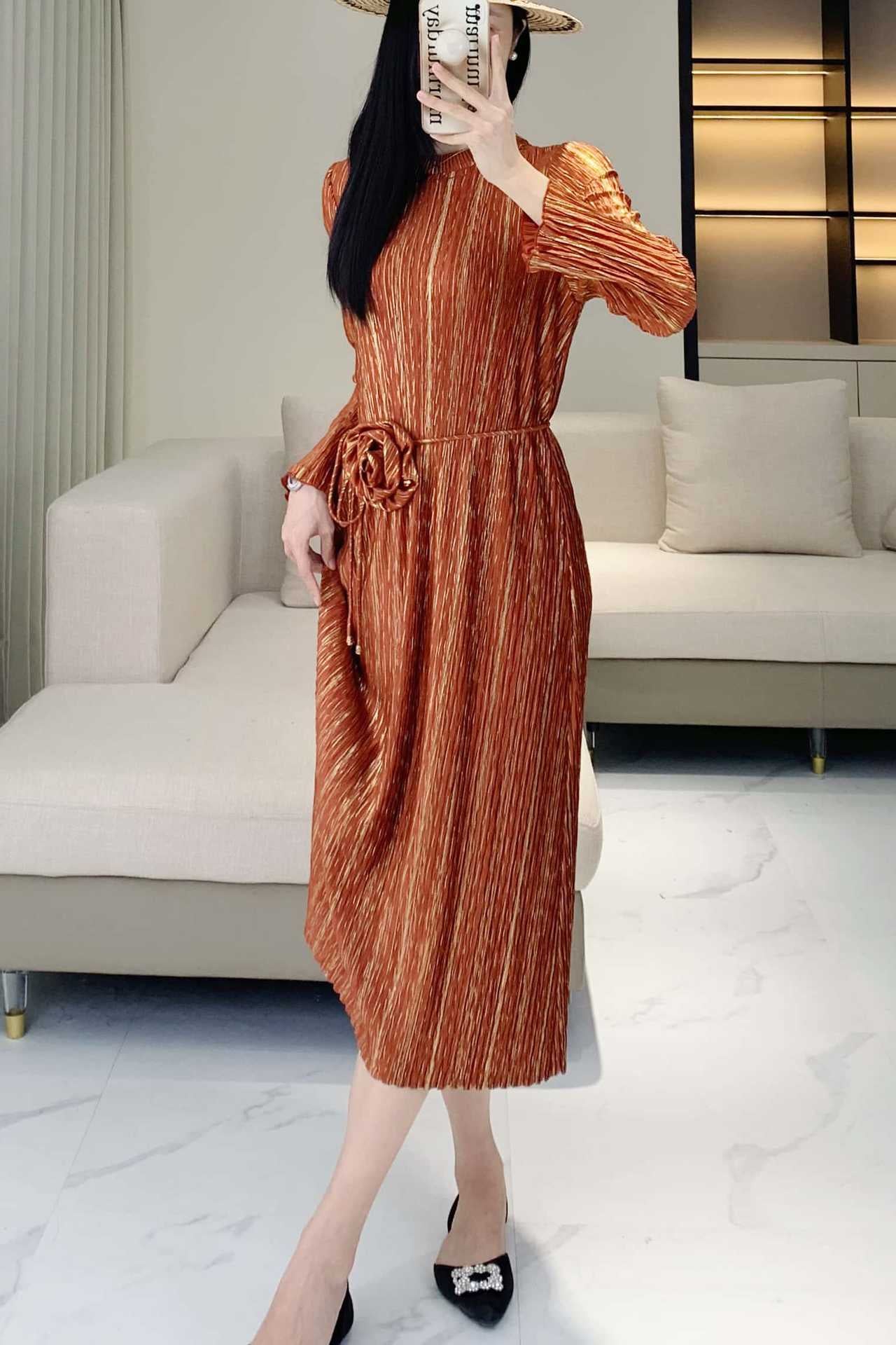 Women’s Pleated Midi Dress – Autumn Foil Print Plus-Size Slimming Style