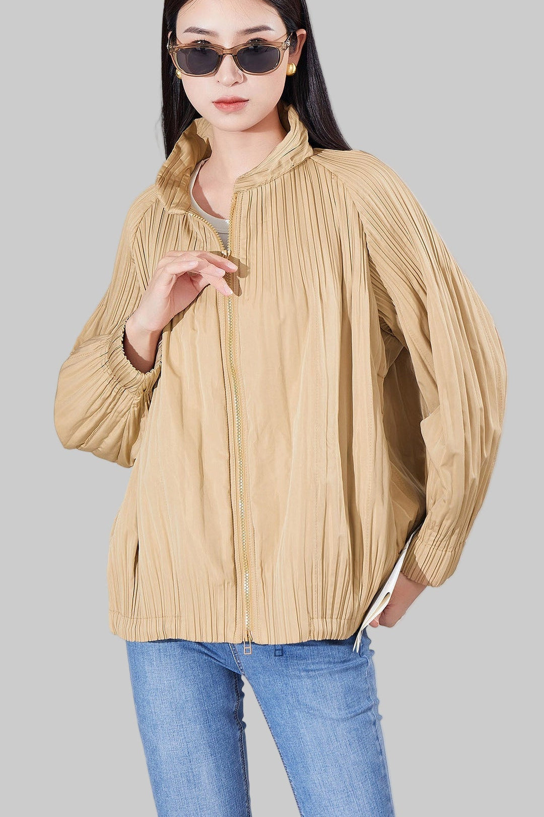Pleated Short Puffer Jacket – Stylish Lightweight Women’s Outerwear