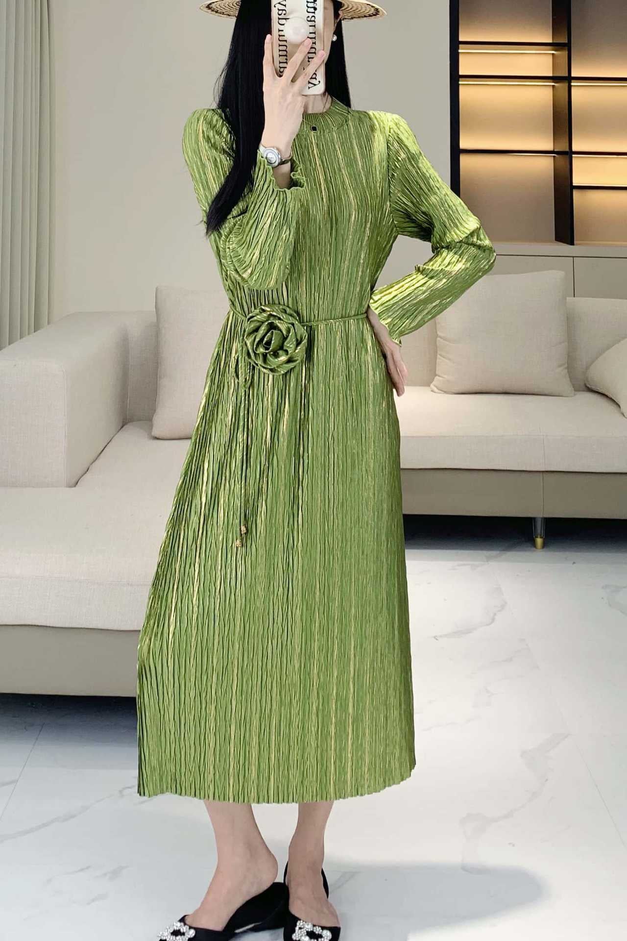 Women’s Pleated Midi Dress – Autumn Foil Print Plus-Size Slimming Style