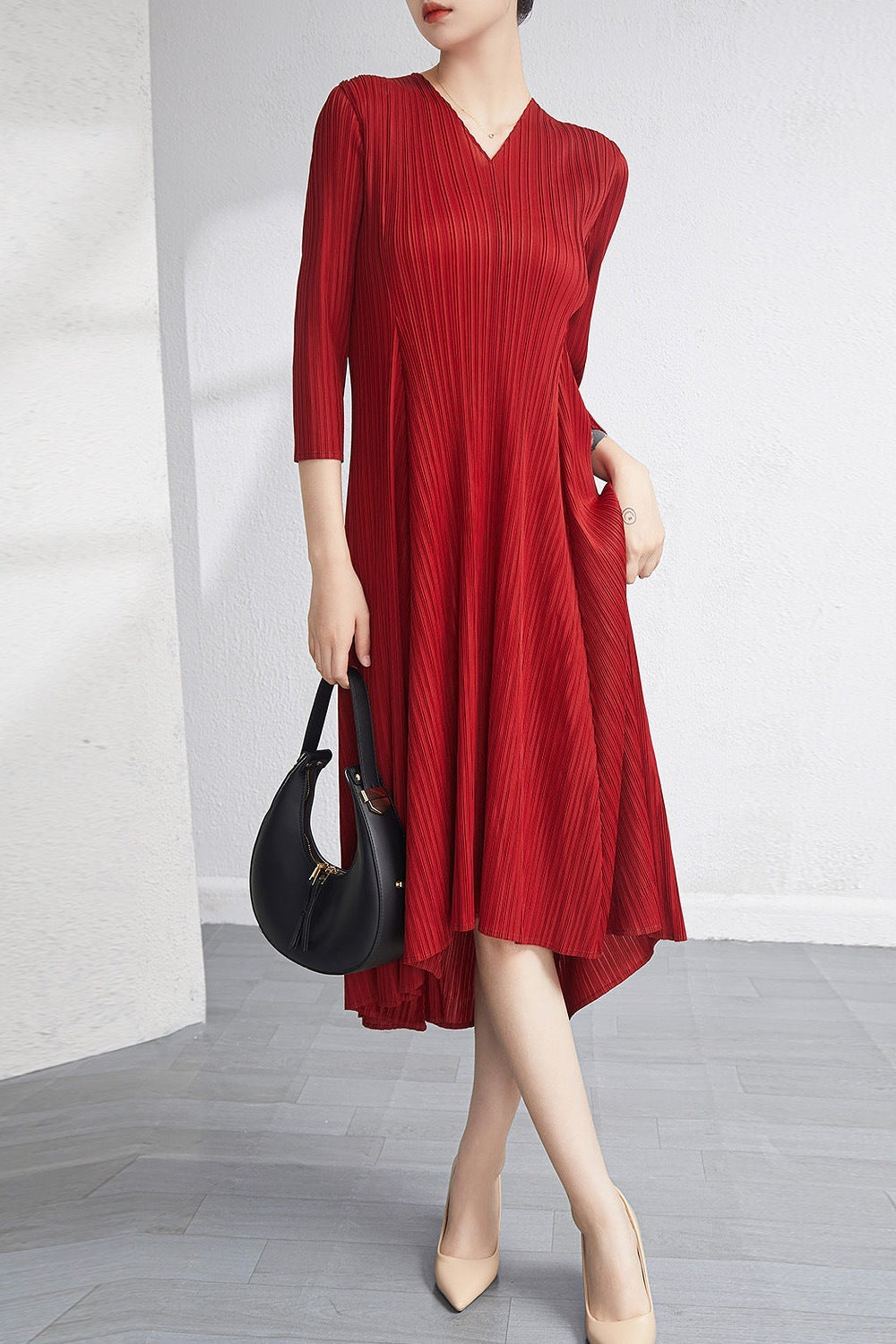 Pleated V-Neck A-Line Plus-Size Dress – Elegant and Flattering Style