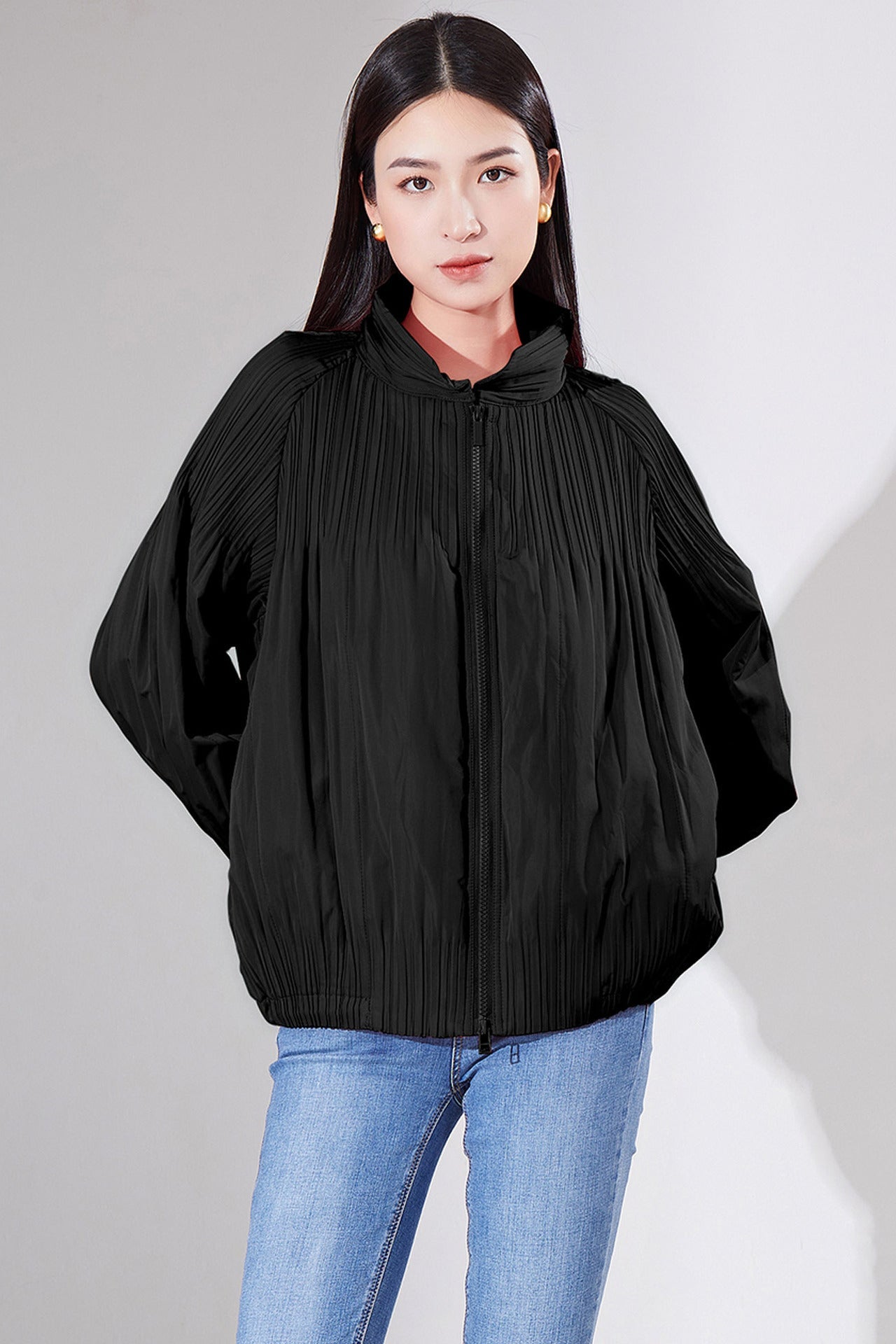 Pleated Short Puffer Jacket – Stylish Lightweight Women’s Outerwear