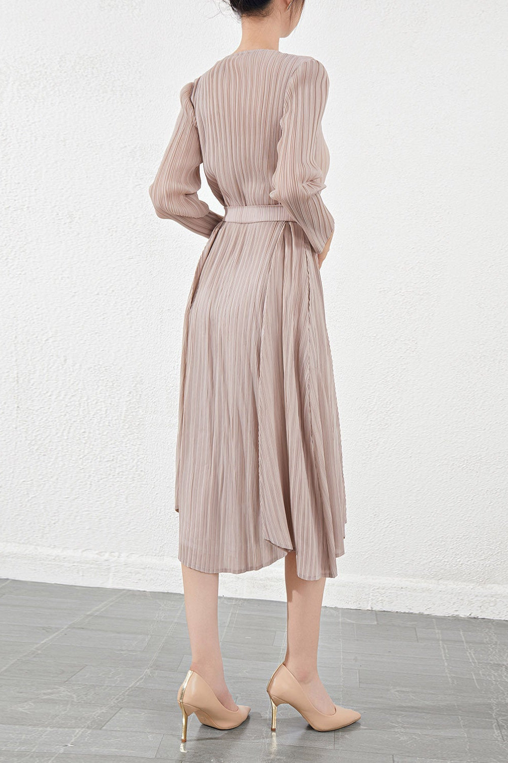 Pleated V-Neck Long Sleeve Maxi Dress – Elegant Women’s Outfit