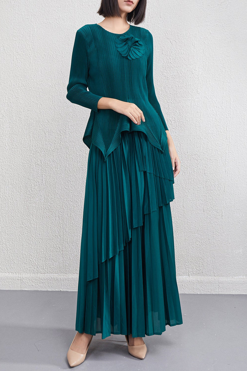 Pleats Art Style Two-Piece Set – Irregular Pleated Swing Skirt with Lace-Up Top