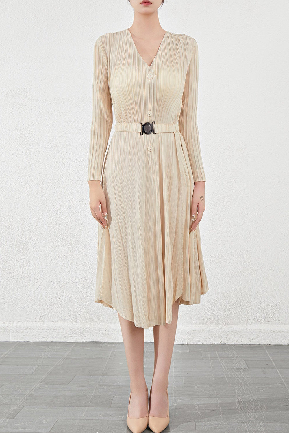 Pleated V-Neck Long Sleeve Maxi Dress – Elegant Women’s Outfit