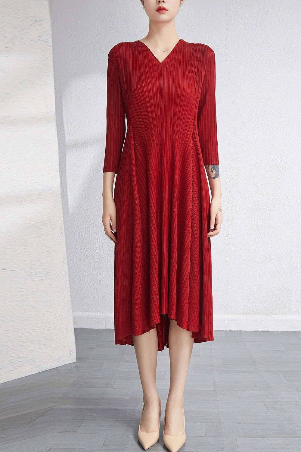 Pleated V-Neck A-Line Plus-Size Dress – Elegant and Flattering Style