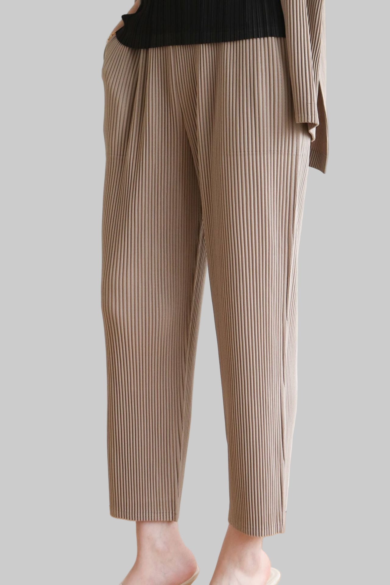 Pleated Two-Piece Set – Lace-Up Cardigan Jacket & Cropped Pants, Casual Chic Style