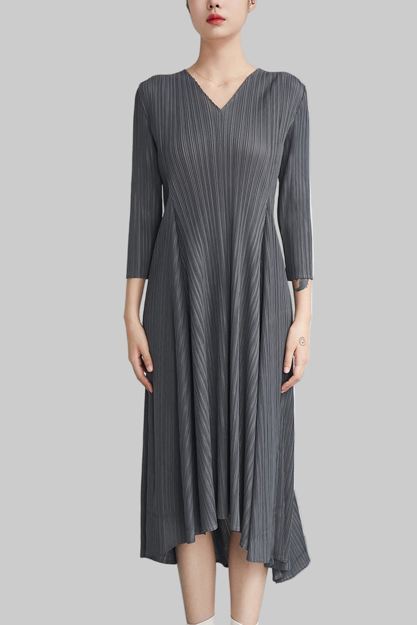 Pleated V-Neck A-Line Plus-Size Dress – Elegant and Flattering Style